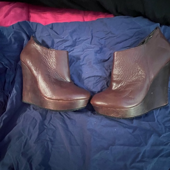 Aldo Wedge Heel Brown Booties, size 9 - Picture 8 of 16